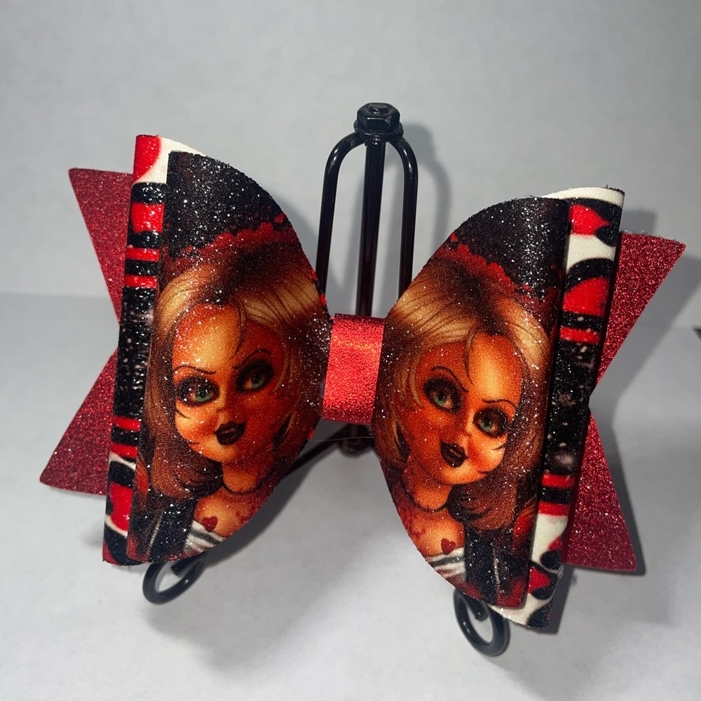 Tiffany horror bow